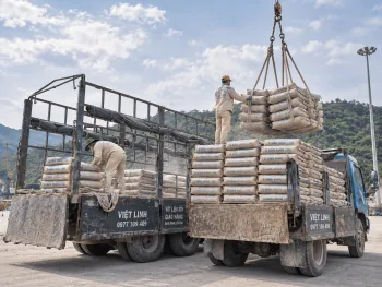 Báo Giá Xi Măng Hoàng Long, Hoàng Thạch Giao Tận Nơi Tại Kim Liên