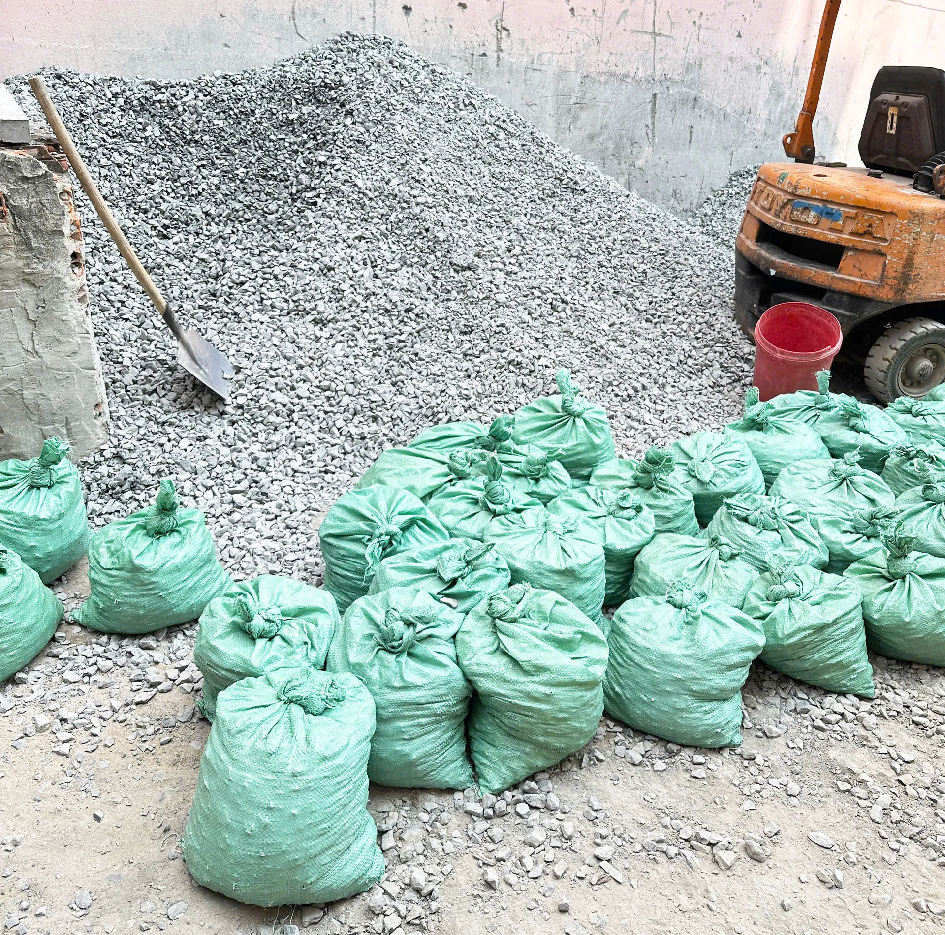 Giao đá đến tận công trình trong thời gian sớm nhất.