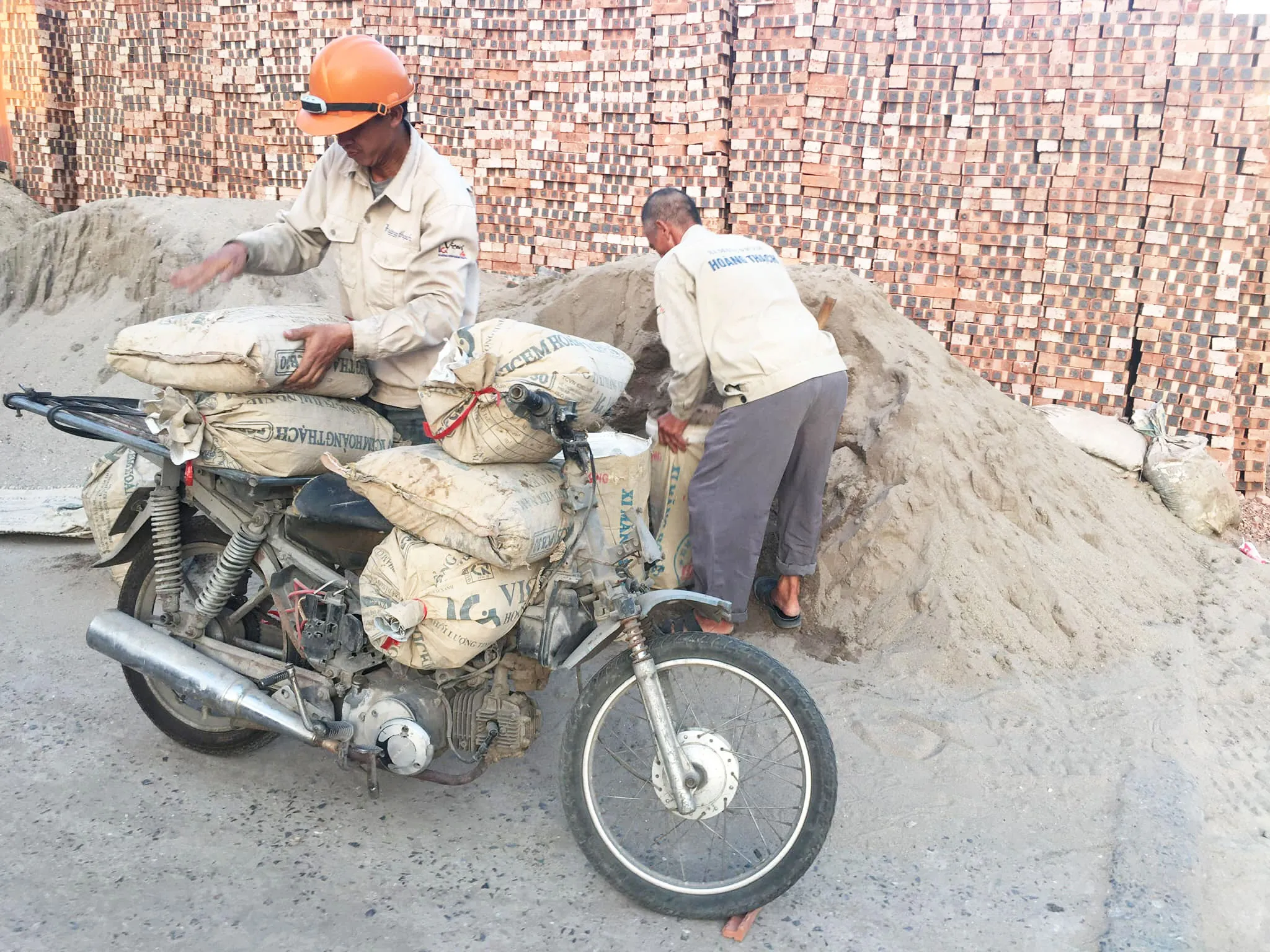 Phục vụ tất cả các tuyến phố lớn, nhỏ thuộc phường Hoàn Kiếm.