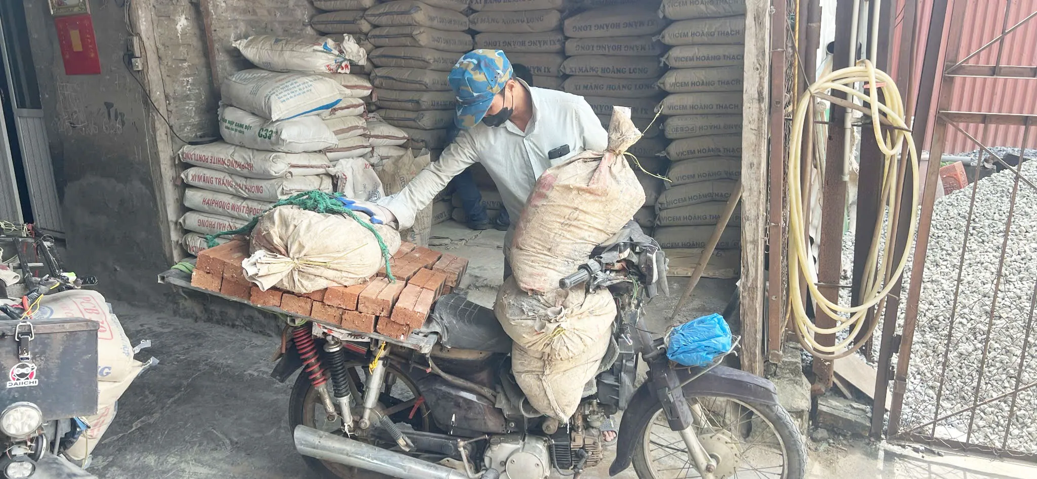 Giao hàng tận nơi tại mọi tuyến phố tại phường Phúc Lợi.