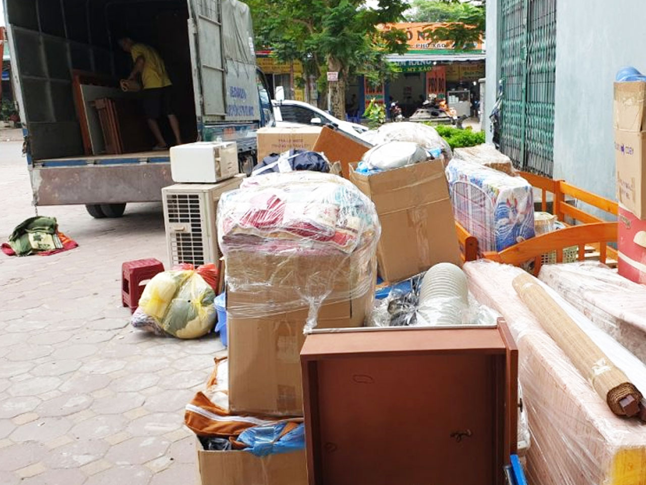 Dịch vụ vứt đồ cũ, đồ bỏ đi tại nhà Hà Nội - Nhanh gọn, giá tốt, gọi là có